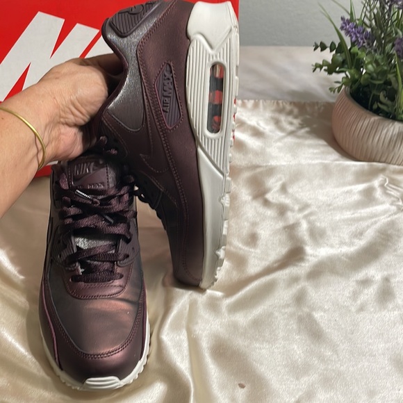 Nike Air Max 90 Burgundy Leather Woman Sneakers Size 8 - Almost New! - Picture 7 of 7